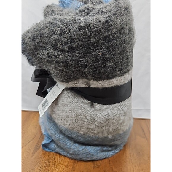 New Womens Igloos Blue/Grey PLAID SHAWL Wrap Warm And Soft - Picture 8 of 12